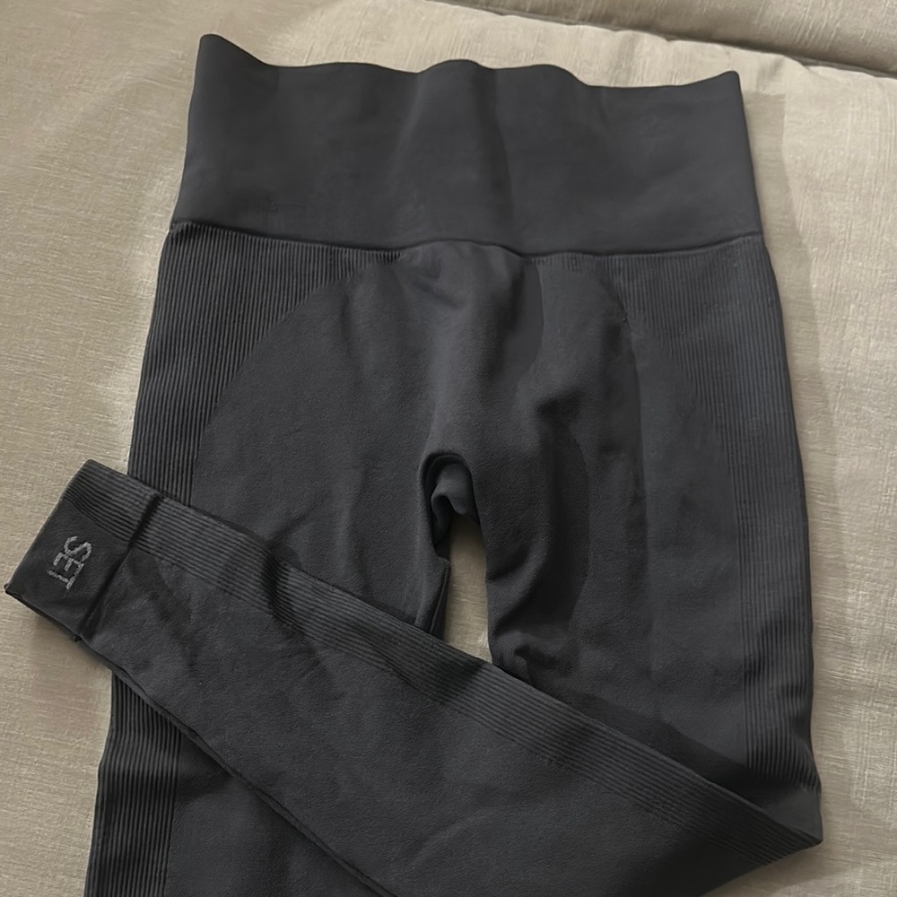 SET active charcoal gray leggings size S